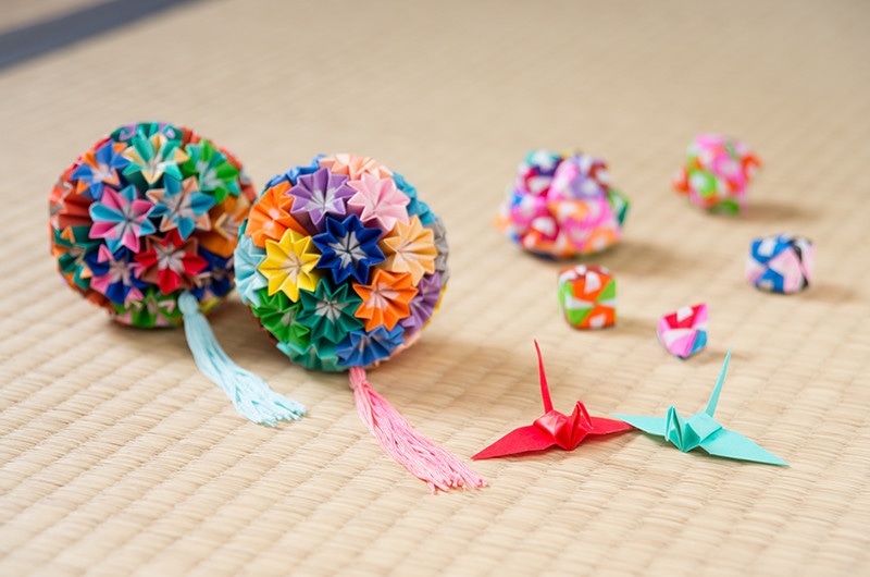 シモジマ イベントで使える 折り紙で作るくす玉の作り方 包装用品 店舗用品の通販サイト
