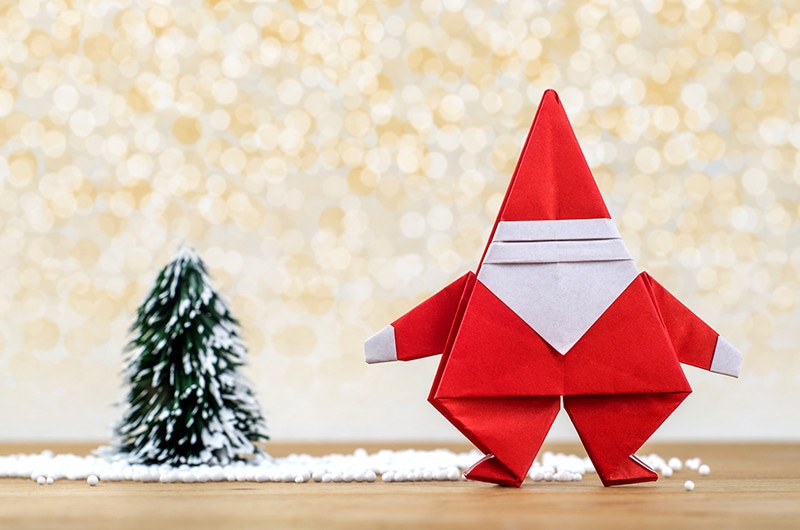 シモジマ オンライン クリスマスに使いたい 折り紙で作るサンタの作り方 包装用品 店舗用品の通販サイト