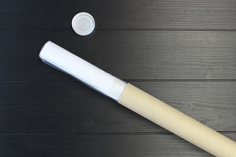 ポスター用の筒に入れる