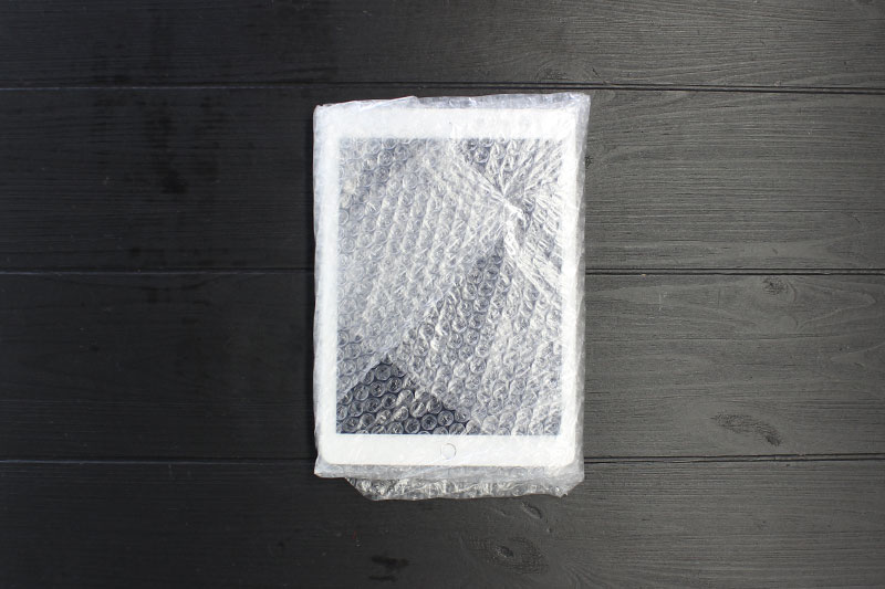 透明な袋に入れ、購入時の箱に入れる