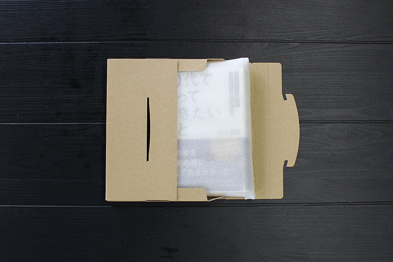 隙間を緩衝材で埋める