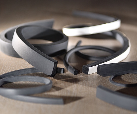 北星ゴム工業 ホクトン　超軟質EPDMスポンジ角紐　テープ付　5mm×30mm　5m　 1本（ご注文単位1本）【直送品】