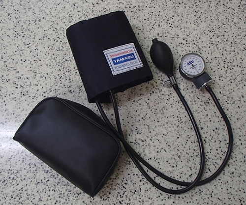 ケンツメディコ アネロイド血圧計 0500B002 1個(ご注文単位1個)【直送品】