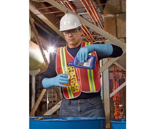 アンセル 耐薬品ニトリルゴム使い捨て手袋 マイクロフレックス 93-243 Mサイズ (100枚入) 93-243-8 1箱 (ご注文単位1箱) 【直送品】