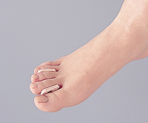 ドクター・ショール うおの目保護パッド (ドクター・ショール) 指の間用 1袋 (9個入) 509-000120-00 1袋 (ご注文単位1袋) 【直送品】