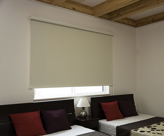 アズワン ロールスクリーン 幅170cm×高さ220cm 遮光ベージュ L3537 1箱(ご注文単位1箱)【直送品】