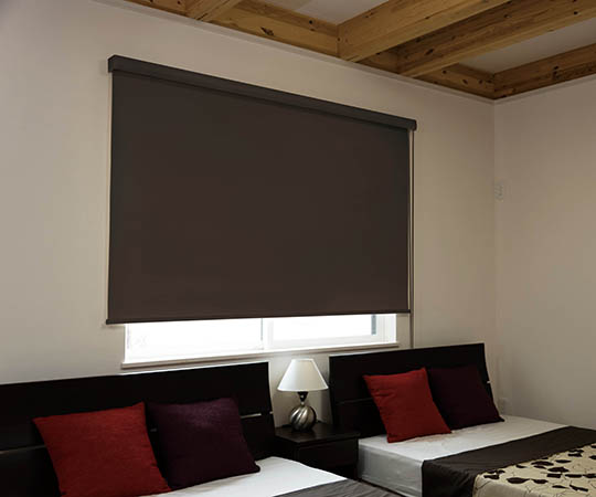 アズワン ロールスクリーン 幅135cm×高さ220cm 遮光ブラウン L3534 1箱(ご注文単位1箱)【直送品】