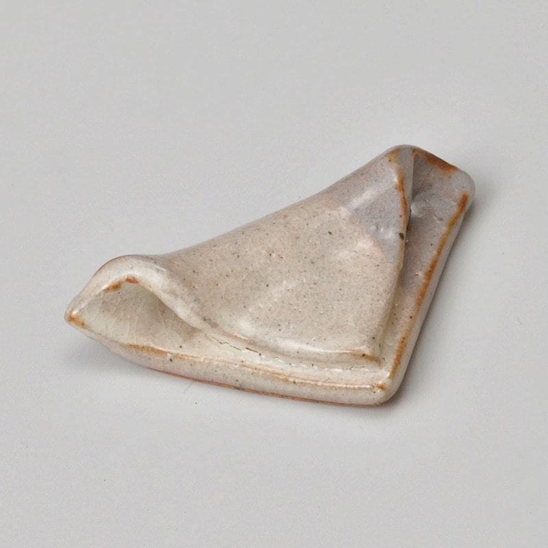 金正陶器 手造り灰釉三角箸置 1個(ご注文単位1個)【直送品】
