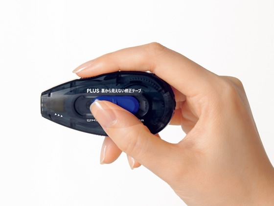 プラス 裏から見えない修正テープ本体4.2mm ブラック／ピンク 1個（ご注文単位1個)【直送品】