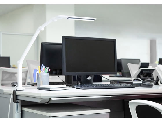 アイリスオーヤマ LEDデスクライト クランプタイプ 3000lx LDL-701CL-W 1台(ご注文単位1台)【直送品】