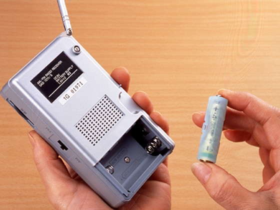 旭電機化成 単4が単3になる電池アダプター ADC-430(BL) 1個(ご注文単位1個)【直送品】