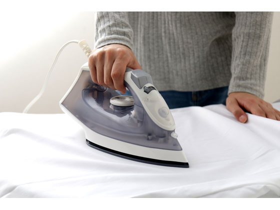 アイリスオーヤマ スチームアイロン ホワイト/グレー IRN-21C-W H 1台(ご注文単位1台)【直送品】