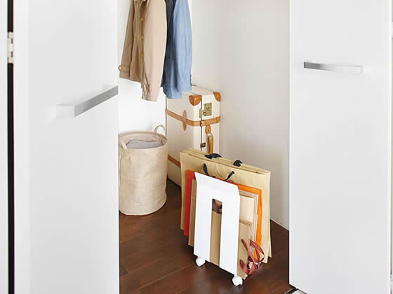 山崎実業 ダンボール&紙袋ストッカー フレーム ホワイト 3301 1台(ご注文単位1台)【直送品】