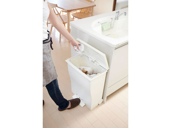 岩谷マテリアル クード ワイドペダルペール 39L Aベージュ KUDWDABE 1個（ご注文単位1個）【直送品】