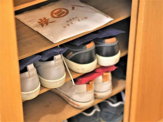 出雲カーボン 調湿木炭 炭八 スマート小袋 3個組 QA-0182 1袋(ご注文単位1袋)【直送品】