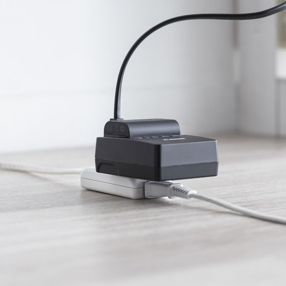 サンワサプライ プラス1個口便利タップ 3+1個口 7m TAP-B9-7K 1個(ご注文単位1個)【直送品】