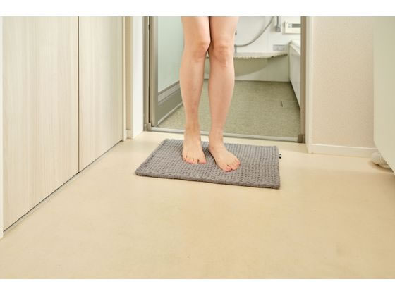 SUSU ふわふわ雲ごこちバスマット ニュートラルグレーS 205806 1枚（ご注文単位1枚）【直送品】