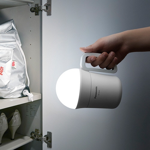 パナソニック LED強力ランタン でかランタン 乾電池エボルタNEO単1形3本付 BF-BL40K-W 1個(ご注文単位1個)【直送品】