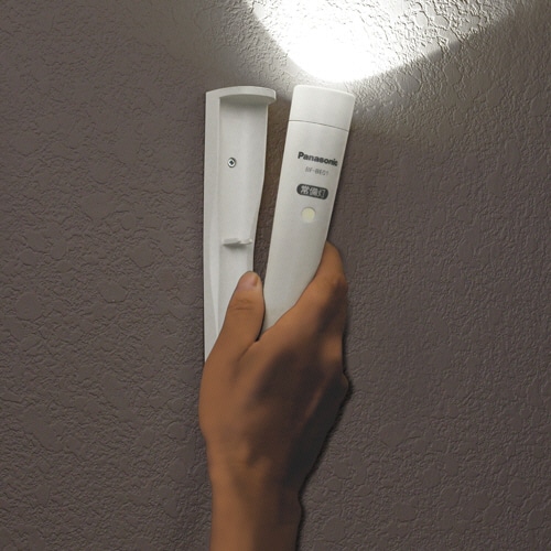 パナソニック LED常備灯 乾電池エボルタNEO単3形3本付 BF-BE01N-W 1個(ご注文単位1個)【直送品】