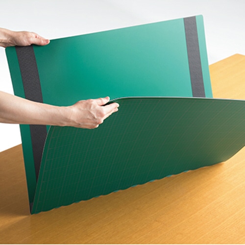 TANOSEE 二つ折りデスクサイズカッターマット 690×1340mm 1枚（ご注文単位1枚）【直送品】