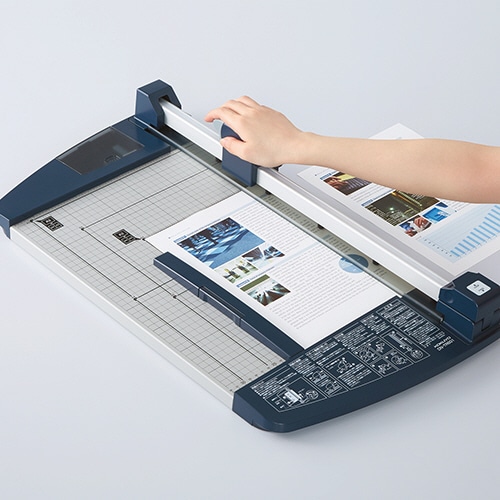 コクヨ ペーパーカッター ロータリー式 チタン加工刃 40枚切 A4 DN-TR403 1台（ご注文単位1台）【直送品】