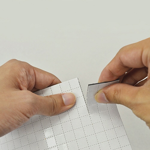 マグエックス マグネット粘着付シート 強力タイプ ちぎれーる 100×300×1.2mm MSWFPC-300 1枚(ご注文単位1枚)【直送品】