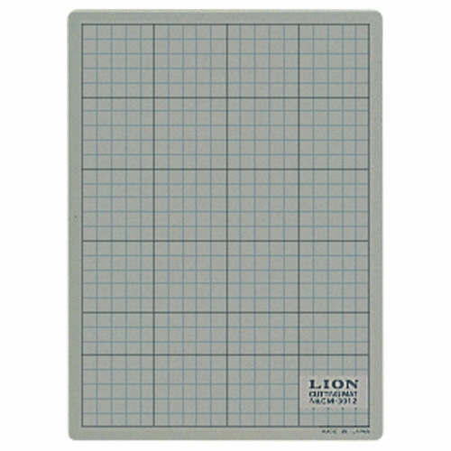 ライオン事務器 カッティングマット 再生PVC製 両面使用 300×220×3mm 灰/黒 CM-3012 1枚(ご注文単位1枚)【直送品】