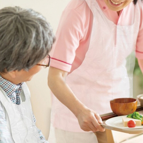 メディコム・ジャパン 使い捨て食事用エプロン ホワイト GGW710009 20枚/箱(ご注文単位1箱)【直送品】