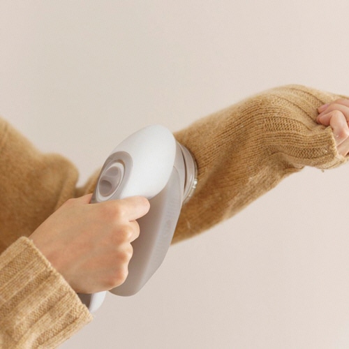 マクセルイズミ 毛玉取り器 2WAY充電・交流式 カーキピンク KC-NW722-P 1個（ご注文単位1個）【直送品】