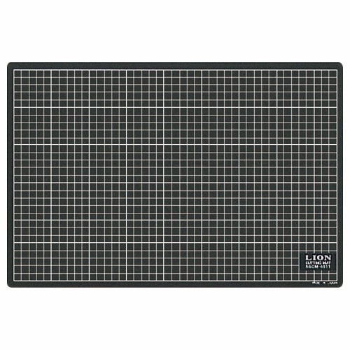 ライオン事務器　カッティングマット　再生PVC製　両面使用　450×300×3mm　黒／黒　CM-4511　1枚（ご注文単位1枚）【直送品】