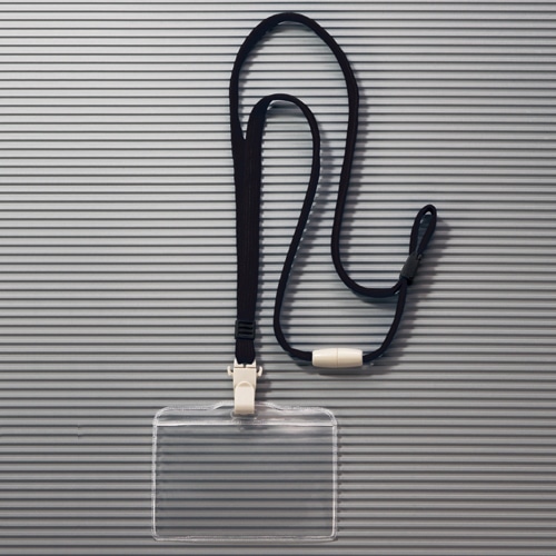 ライオン事務器　つりさげ名札　ヨコ型　ソフトタイプ　平ひも　ブラック　N-73MR　1個（ご注文単位1個）【直送品】