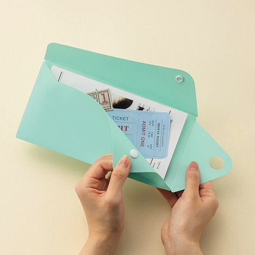 ライオン事務器 PPカラーホルダー PELTO(ペルト) A4三つ折りサイズ ペールイエロー CF-61P 1枚(ご注文単位1枚)【直送品】