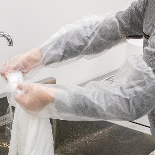 オオサキメディカル プラスハート 使い捨て介護用手袋 ロング 透明 フリー 70207 1箱(30枚)(ご注文単位1箱)【直送品】