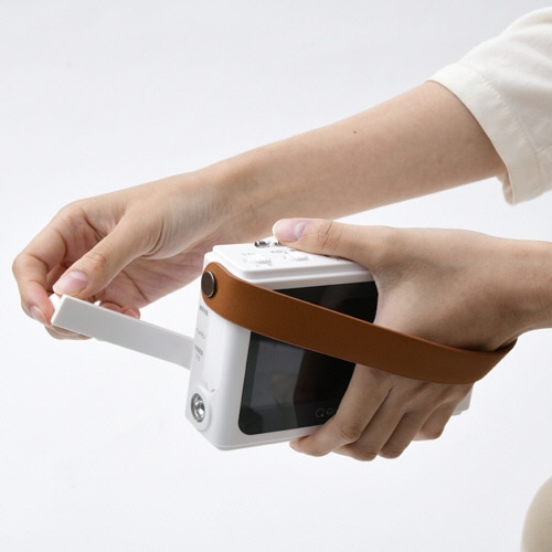 YAMAZEN Qriom 手回し充電テレビ+ラジオ パールホワイト JYTM-RTV430 1台(ご注文単位1台)【直送品】