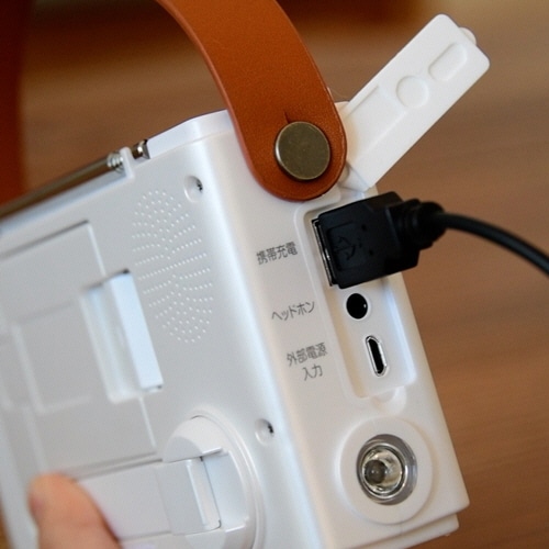 YAMAZEN Qriom 手回し充電テレビ+ラジオ パールホワイト JYTM-RTV430 1台(ご注文単位1台)【直送品】