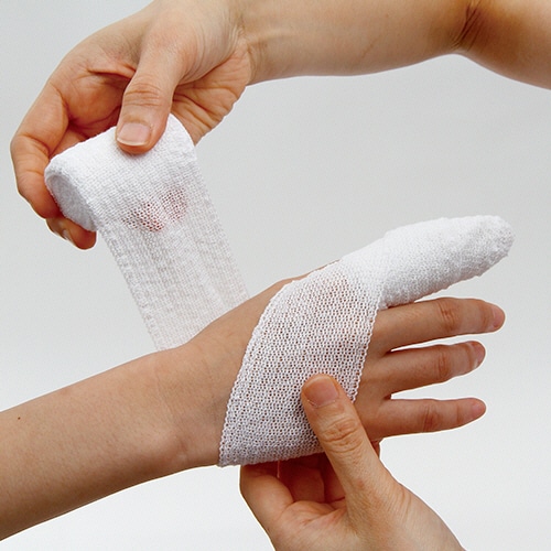 オカモト　伸縮包帯　レジフレックスU　10cm×9m　GN413　1箱（6巻）（ご注文単位1箱）【直送品】