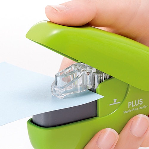 プラス 針なしホッチキス ペーパークリンチ 6枚とじ ホワイト SL-106NB 1個(ご注文単位1個)【直送品】