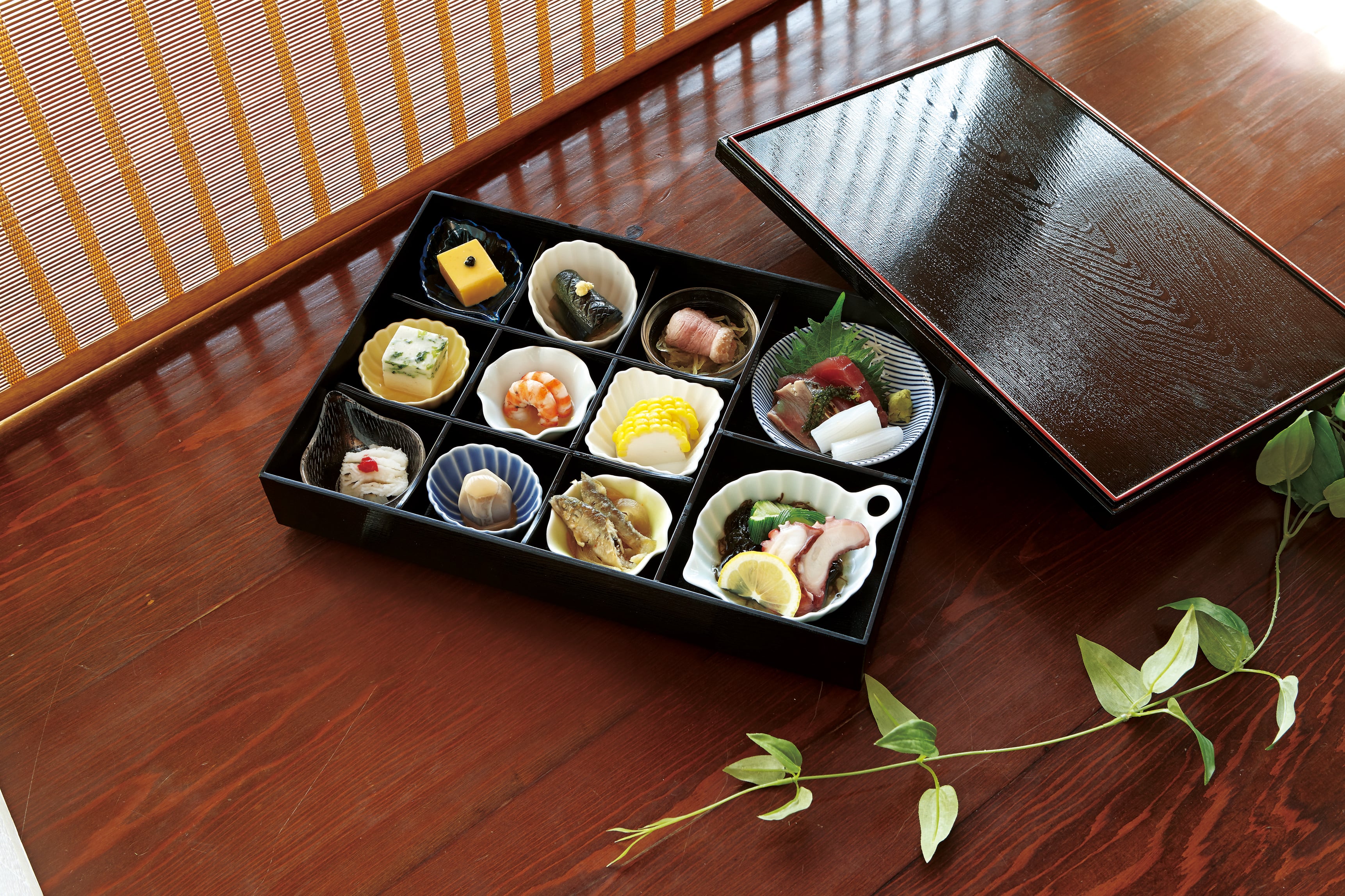 山万 十一仕切り　風セット 1個（ご注文単位1個）【直送品】