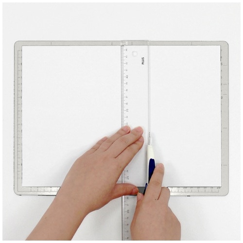 プラス PLUS カッターマット 両面 A4 230×320mm ライトグレー 48-570 1枚（ご注文単位1枚）【直送品】