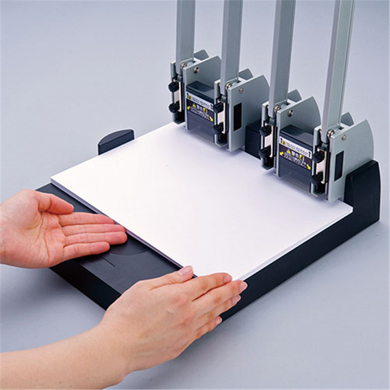 カール事務器 強力パンチ 4穴 NO.124N 1個（ご注文単位1個）【直送品】