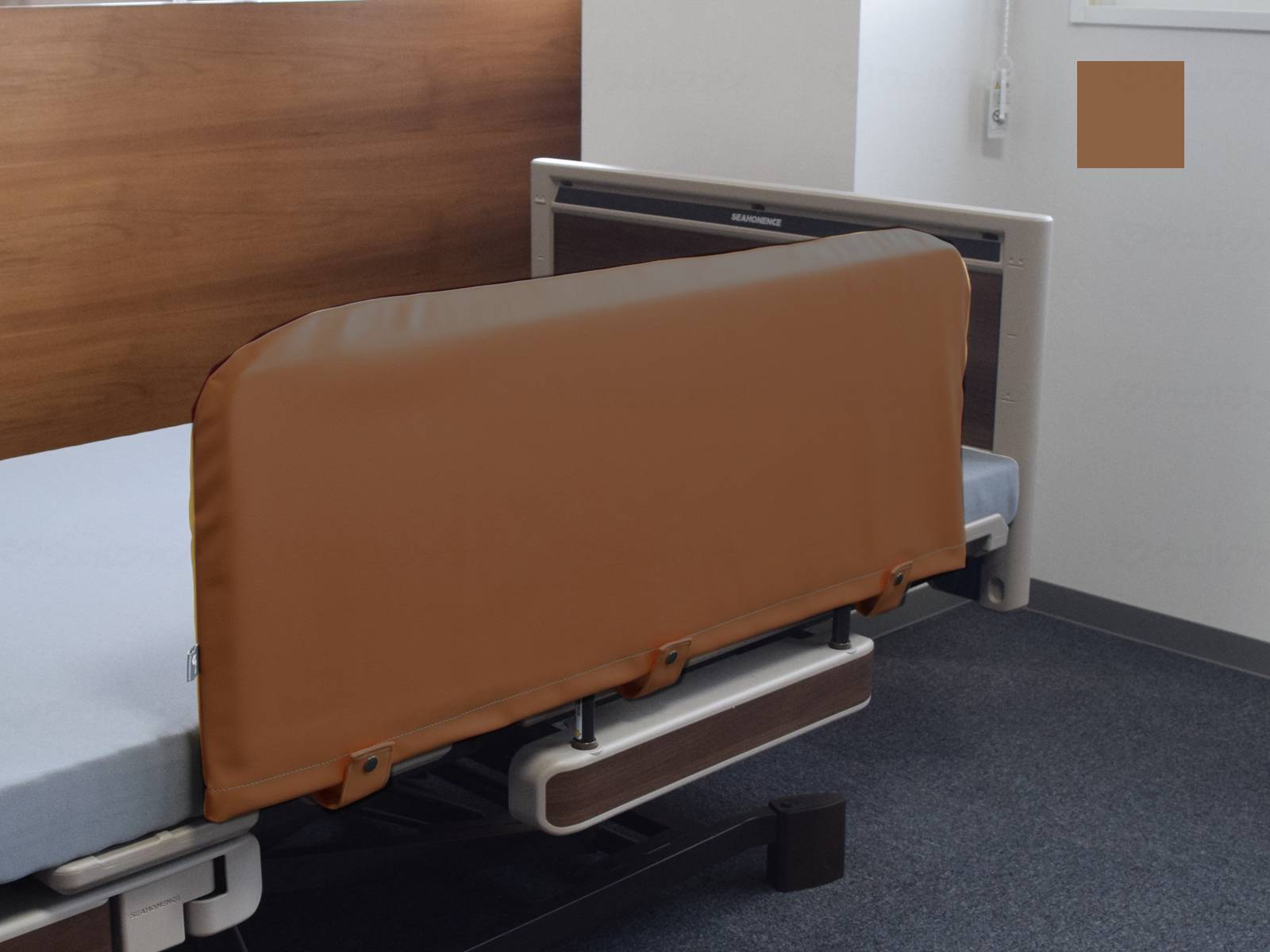 ウェルファン サイドレールクッションカバー（片面） ブラウン M 1個（ご注文単位1個）【直送品】