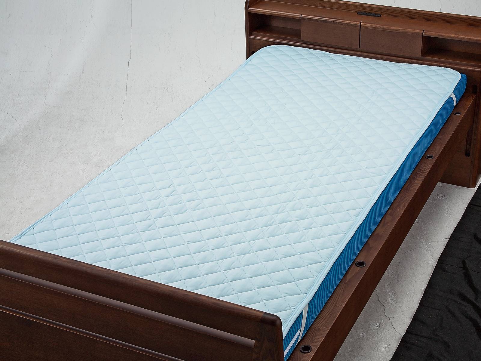 ウェルファン 洗えるベッドパット（ポリ） ブルー Wショート 1個（ご注文単位1個）【直送品】