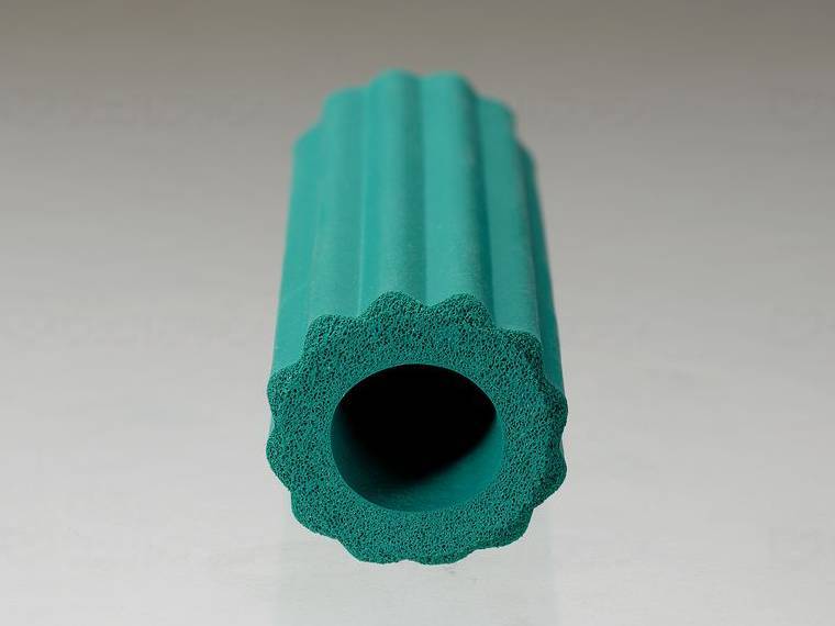 ウェルファン 丸形スポンジ(1個入り)直径28長90穴径18 1個（ご注文単位1個）【直送品】