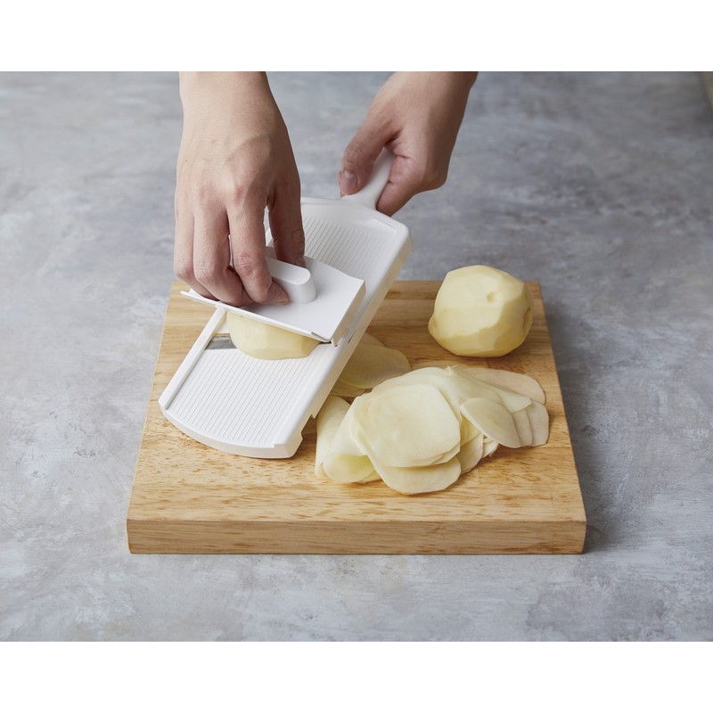 貝印 2041136 KK チタンスライサー指ガード付き DH8022 1個(ご注文単位1個)【直送品】