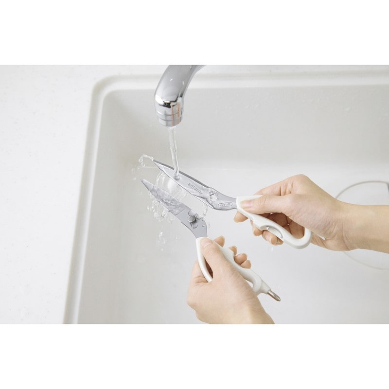 貝印 2041120 KK 多機能キッチンバサミマグネットケース付き DH8006 1個（ご注文単位1個）【直送品】