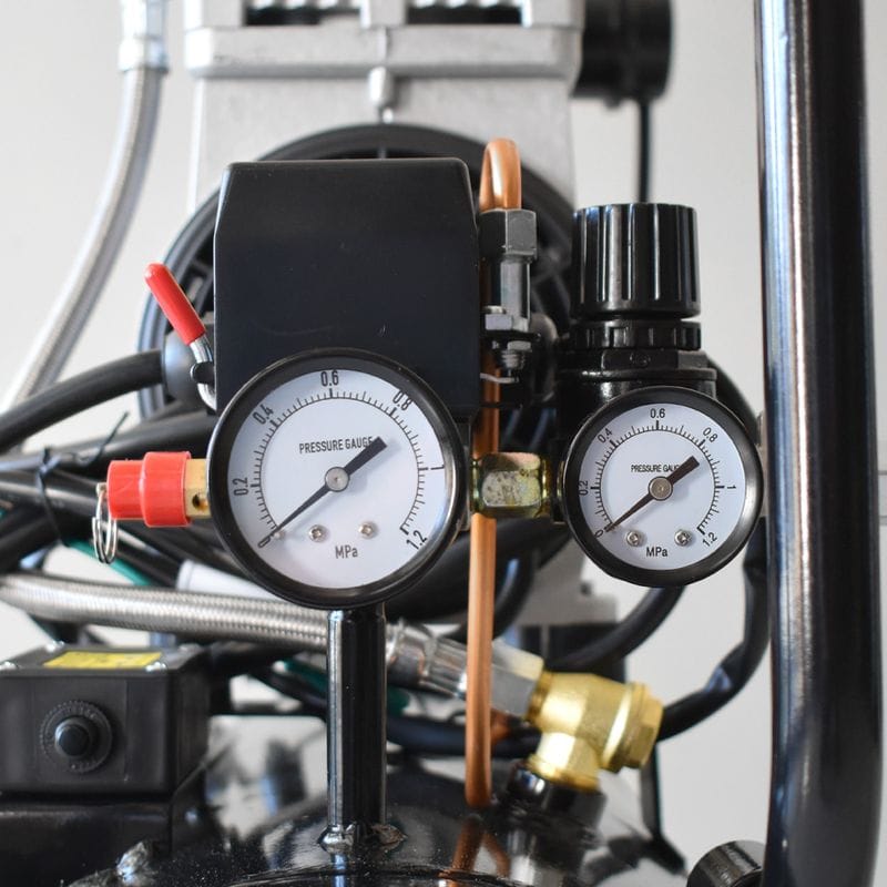 ワールドツール アストロプロダクツ AP ハイスピード サイレントエアコンプレッサー 39L 2004000010562(ご注文単位1パック)【直送品】