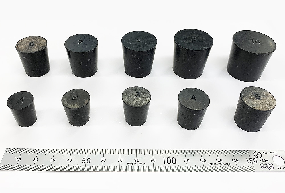 コクゴ 天然ゴム栓 黒 No9 30mm×25mm×30Hmm 1個 (ご注文単位1個)【直送品】