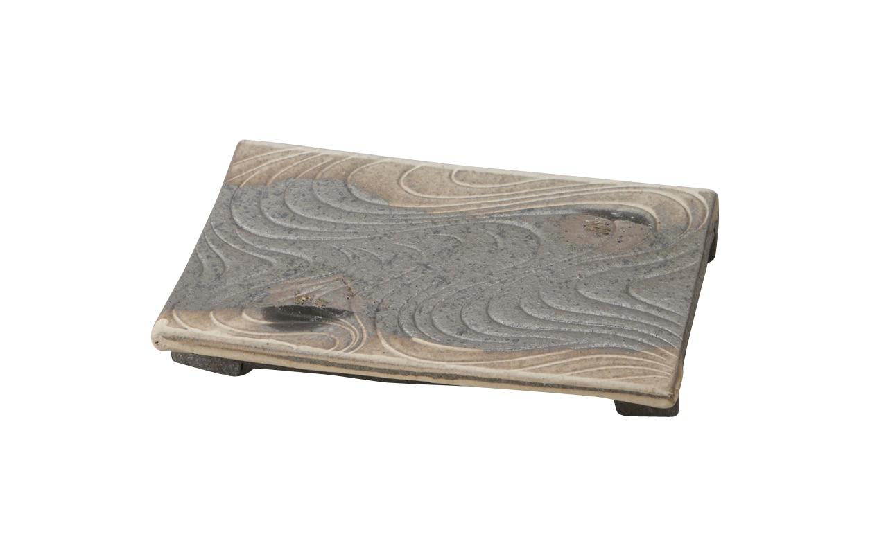 丸モ高木陶器 聲望黒窯変掛分足付波彫 4A113-02 1個（ご注文単位1個）【直送品】