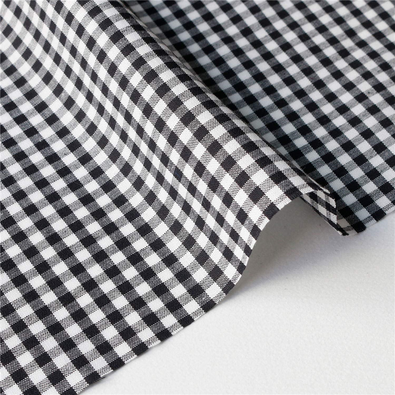 日本紐釦貿易 40sギンガムチェック 中 巾110cm×6m切売カット ブラック B53000Z-206-6M 1枚（ご注文単位1枚）【直送品】