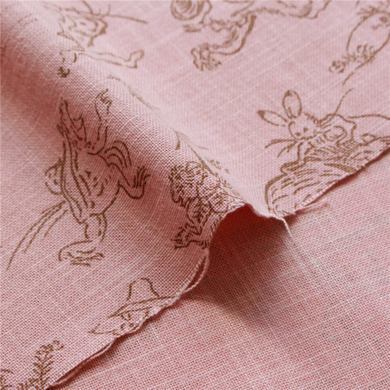 日本紐釦貿易 鳥獣戯画 むら糸藍染調 プリント生地 ピンク×ブラウン線 巾約110cm 2mカット KW7070-7M-2M 1枚（ご注文単位1枚）【直送品】